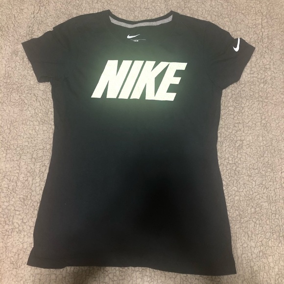 Nike Tops - Nike T-Shirt